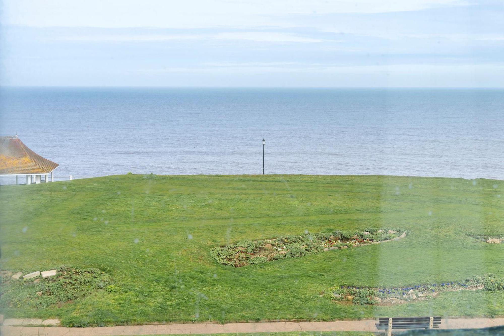 Sandcliff Guest House Cromer Exteriör bild